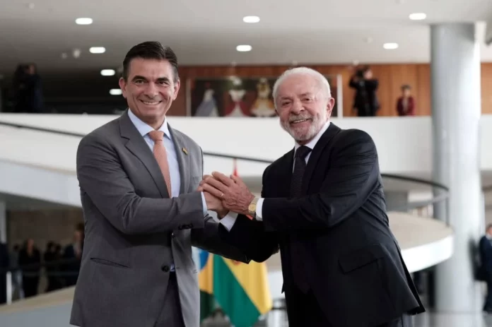 El presidente de Bolivia Rodrigo Paz y el presidente de Brasil Lula da Silva durante su reunión bilateral en Brasilia para tratar acuerdos energéticos y económicos