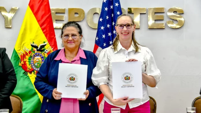 Ministra boliviana de Salud Marcela Flores y Debra Hevia de la Embajada de Estados Unidos firman memorando de cooperación sanitaria en La Paz Bolivia 2026